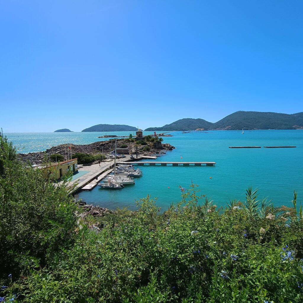 baia di S Teresa in un giorno di sole